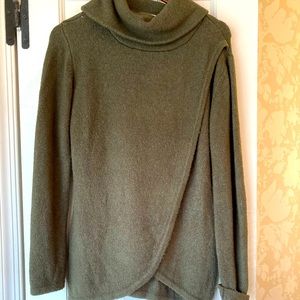 Super soft sweater size 4 but runs more like a medium or large